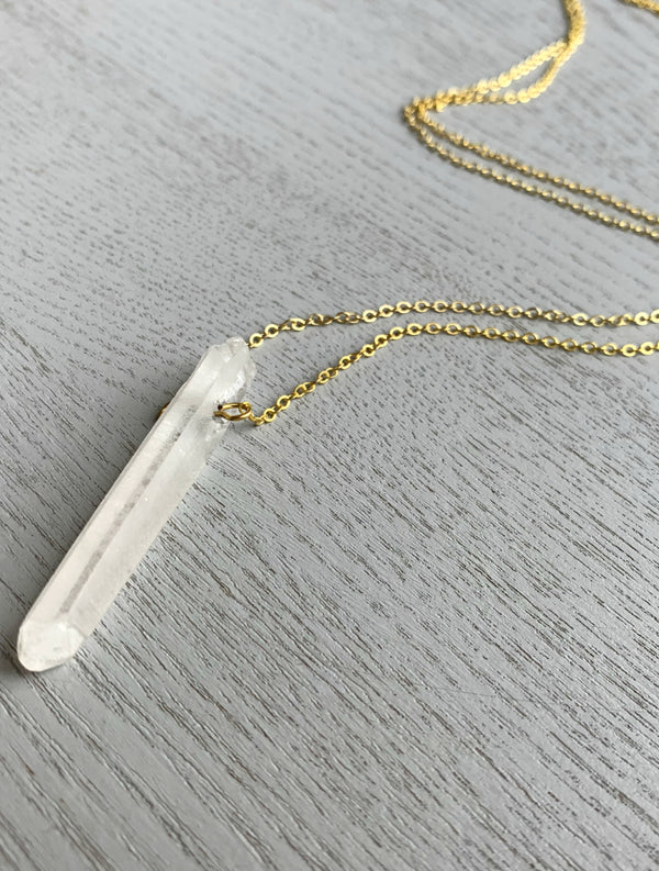 Raw Clear Quartz Pendant Necklace, Christmas Gift for Mom, Clear Quartz Crystal Necklace Silver or Gold, Clear Quartz Crystal Point Necklace, Crystal Jewelry, Clear Quartz Crystal Necklace, Clear Quartz Crystal Jewelry.